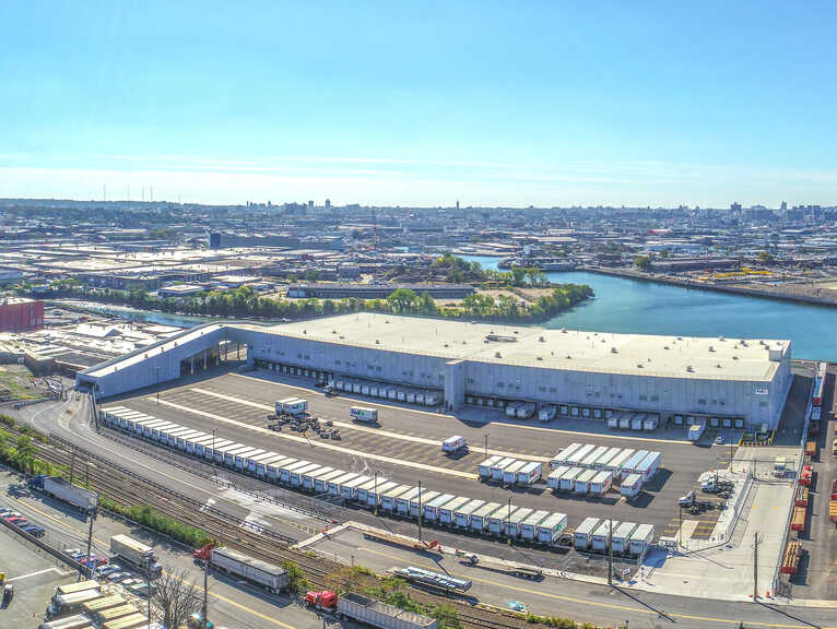 FedEx Maspeth - Exterior photo of Front