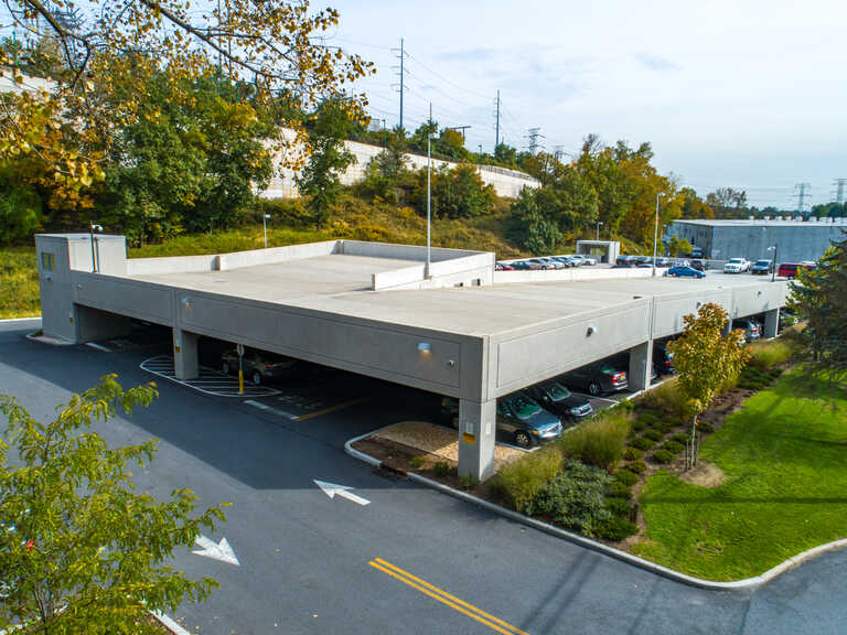 FedEx Yonkers - Exterior photo of Ramp