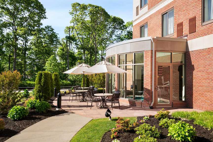 Hilton Garden Inn - Exterior photo of patio