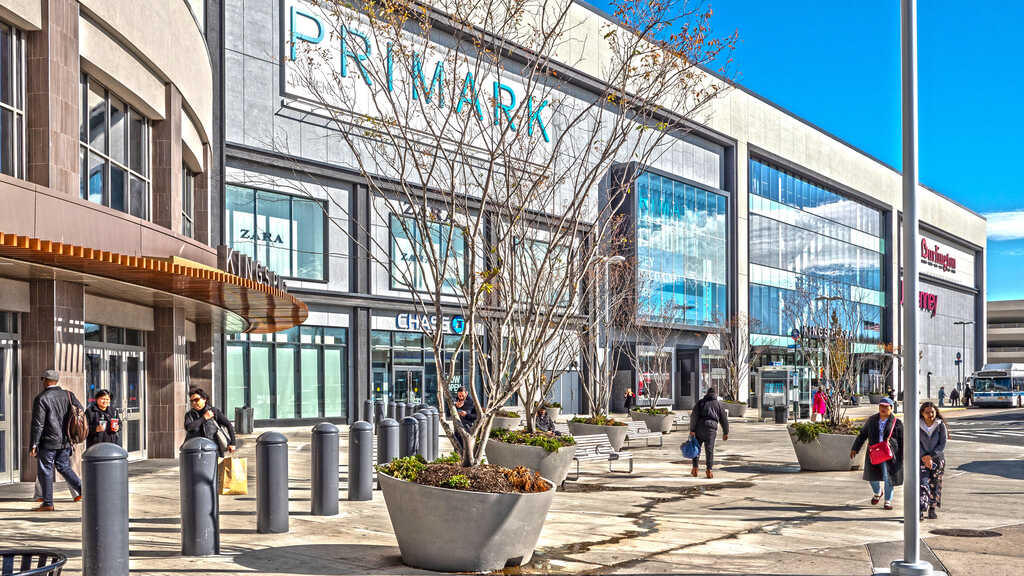 Kings Plaza - Exterior photo of stores