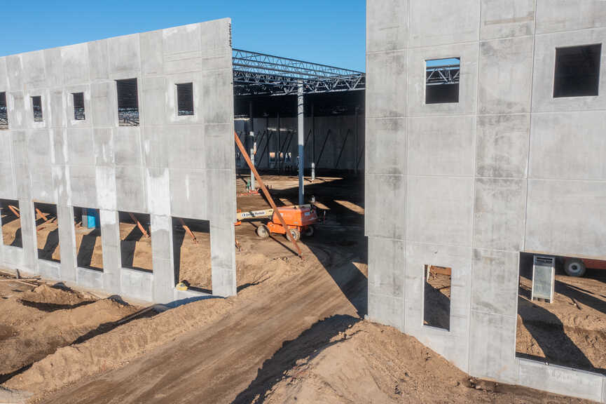 Nassau Logistics Center - Construction