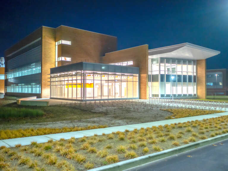 Stony Brook Innovation and Discovery Center - Exterior photo of OfficeNight